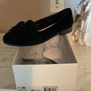Like new size 6 Anne Kline flats